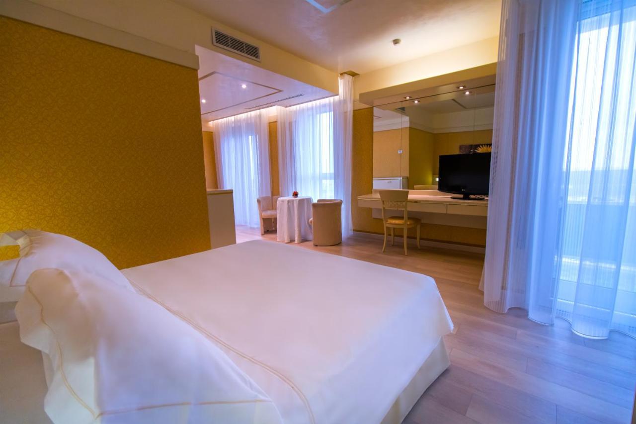 Hotel Bristol Sottomarina Exterior photo
