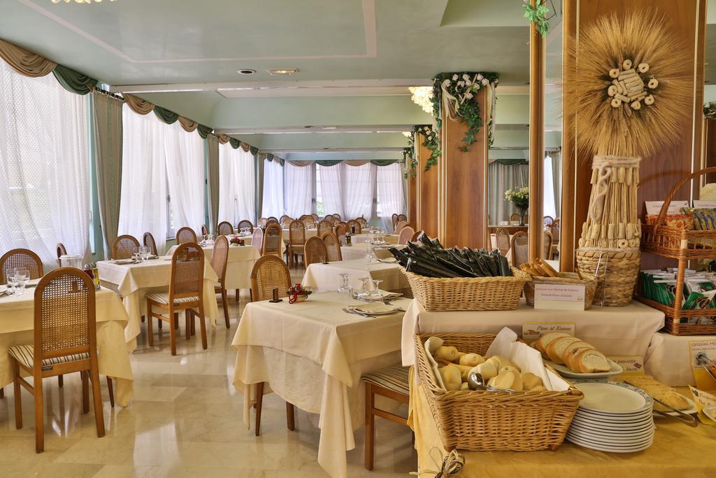 Hotel Bristol Sottomarina Exterior photo
